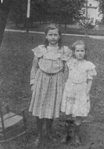 Aunt May & Nana c1905